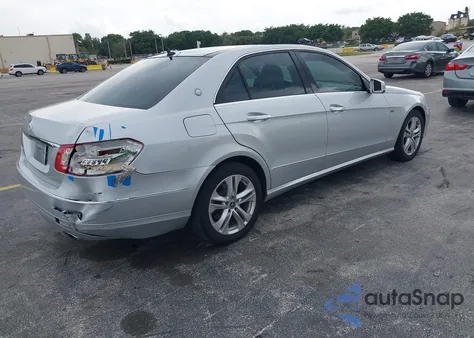 2010 Mercedes-Benz E 350 z USA, uszkodzony, nr VIN WDDHF5GB3AA036269